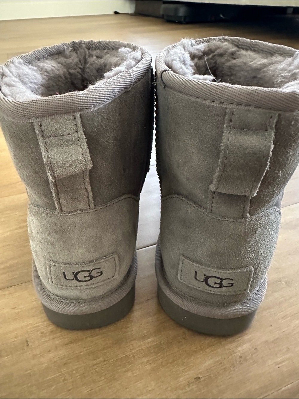 UGG Classic Short Boot in Grey